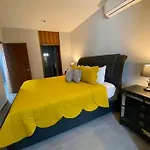 Beautiful New Condo Sea Breeze