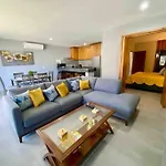 Beautiful New Condo Sea Breeze