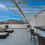 Luxury Condo In The Heart Of The Marina