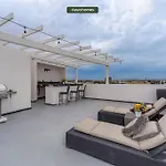 Luxury Condo In The Heart Of The Marina