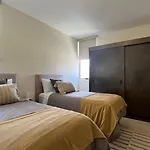Beautyful And Stuning Condo 3Bd