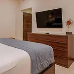 Oceanfront Chic Retreat Studio-Golf-Spa-Jacuzzi & More!