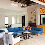 Villa De 6 Recamaras Con Vistas Al Mar En Pedregal