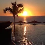 1 Bd 5-Star Beachfront Paradise