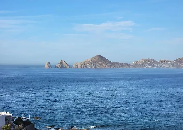 Oceanfront Penthouse, 2 Masters, 2 Baths, Kitchen!