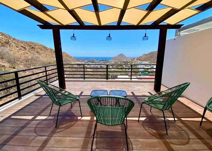 Beautiful New Condo Sea Breeze