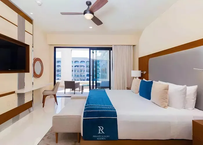 Two Bedroom Suite Pool View - Villa La Valencia