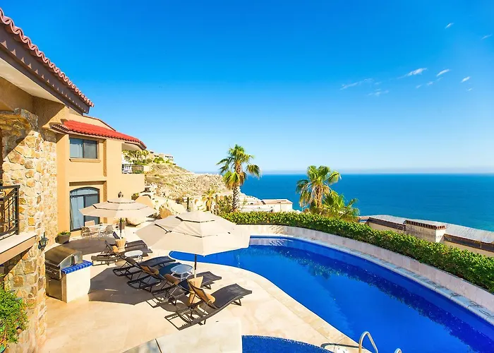 Private Retreat With Large Pool Deck At Villa Isla