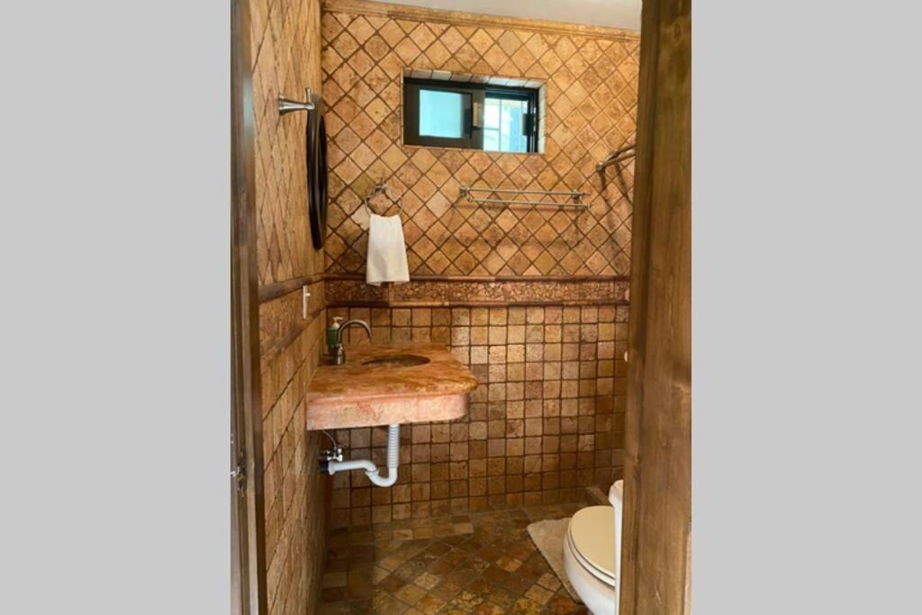 Casa Greg Beautiful 2 Bedroom House Adults Only Сasa de vacaciones