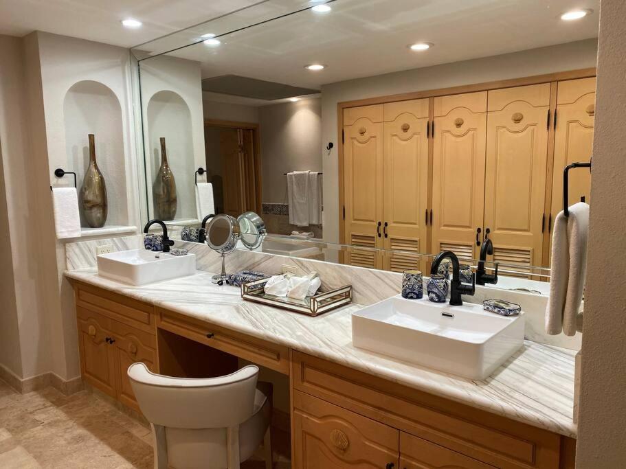 Apartment Beachfront Living At La Cabo San Lucas