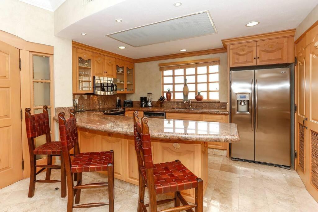 Apartment Beachfront Living At La