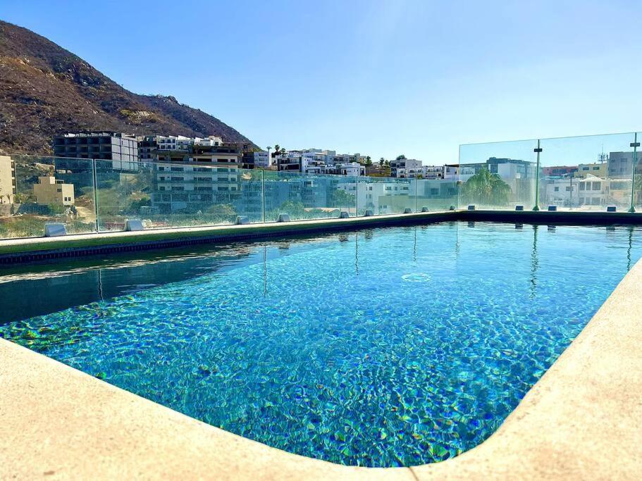 New Deluxe 2br-2bth, 2 King Beds, 1 Gig - Speed Wi-fi, Pool, Huge Patio, Close To The Beach, Marina And Night Life. Apartment