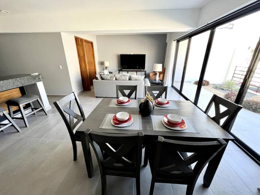 New Deluxe 2br-2bth, 2 King Beds, 1 Gig - Speed Wi-fi, Pool, Huge Patio, Close To The Beach, Marina And Night Life. Apartment