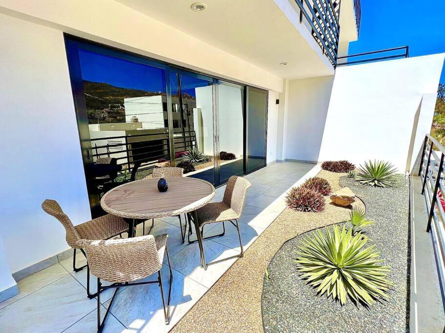 Apartment New Deluxe 2br-2bth, 2 King Beds, 1 Gig - Speed Wi-fi, Pool, Huge Patio, Close To The Beach, Marina And Night Life. *