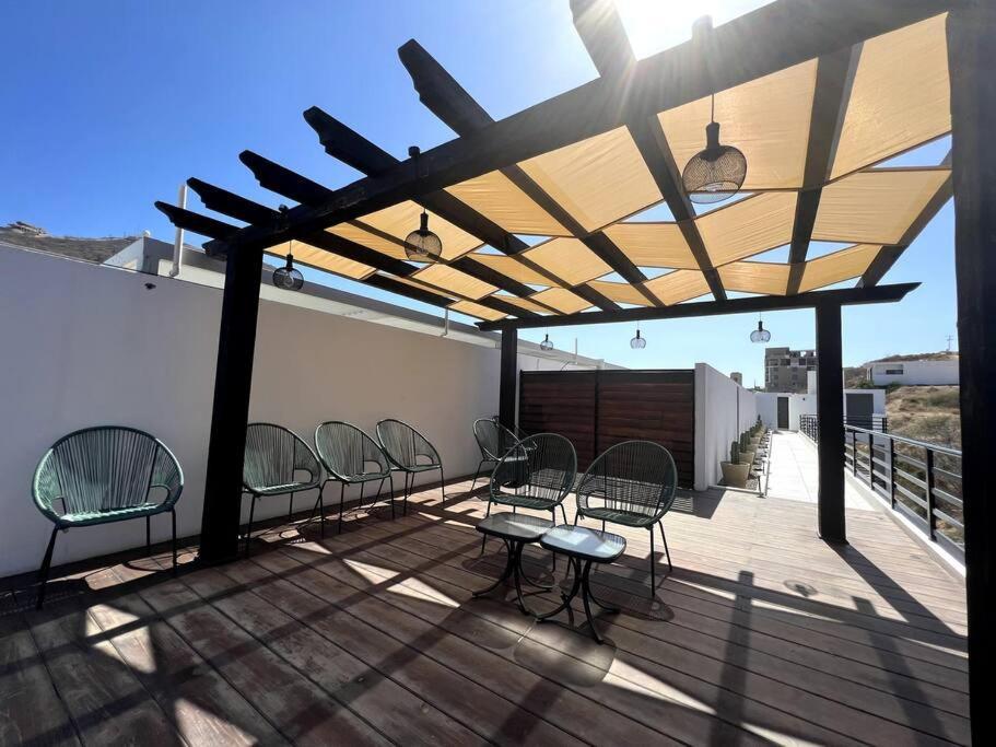 Apartment New Deluxe 2br-2bth, 2 King Beds, 1 Gig - Speed Wi-fi, Pool, Huge Patio, Close To The Beach, Marina And Night Life. Cabo San Lucas