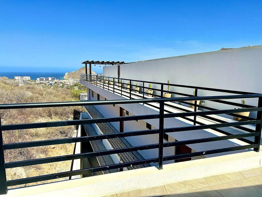 Apartment New Deluxe 2br-2bth, 2 King Beds, 1 Gig - Speed Wi-fi, Pool, Huge Patio, Close To The Beach, Marina And Night Life.
