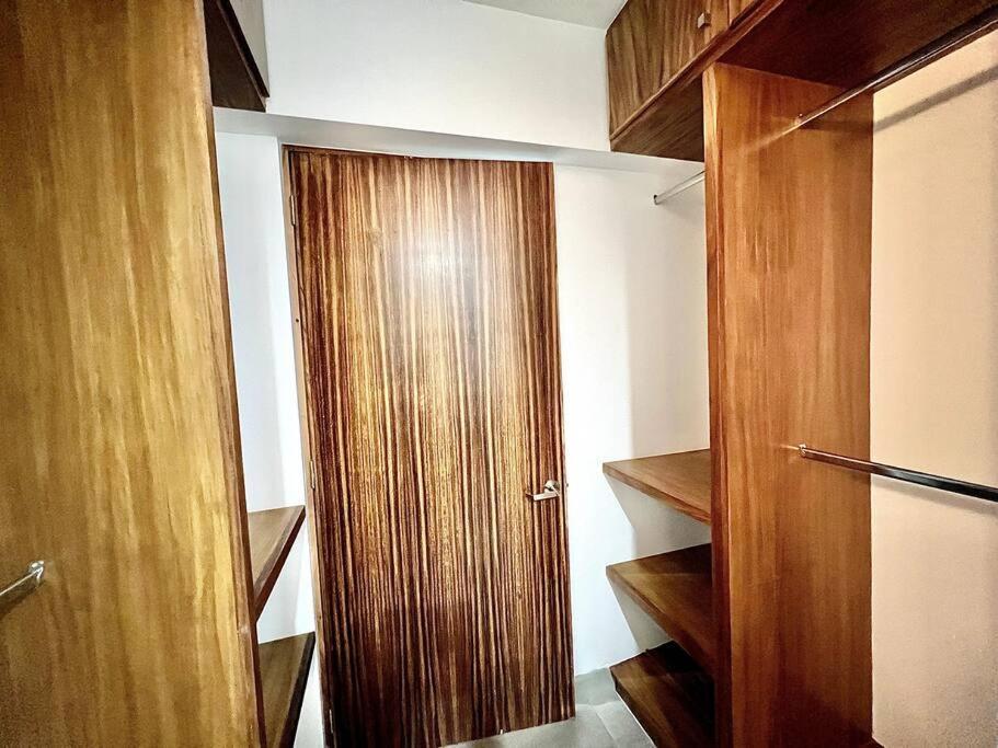 Apartment New Deluxe 2br-2bth, 2 King Beds, 1 Gig - Speed Wi-fi, Pool, Huge Patio, Close To The Beach, Marina And Night Life. Cabo San Lucas