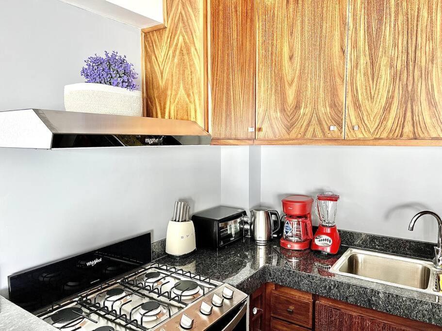New Deluxe 2br-2bth, 2 King Beds, 1 Gig - Speed Wi-fi, Pool, Huge Patio, Close To The Beach, Marina And Night Life. Apartment