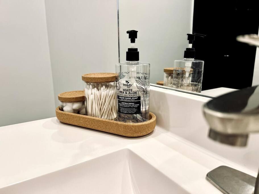 Pet Friendly 2br 2ba In Apartment *