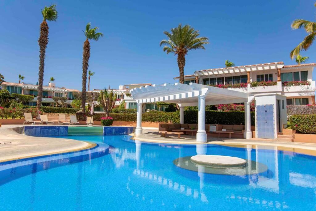 Neptuno, Beautiful Cabo San Lucas
