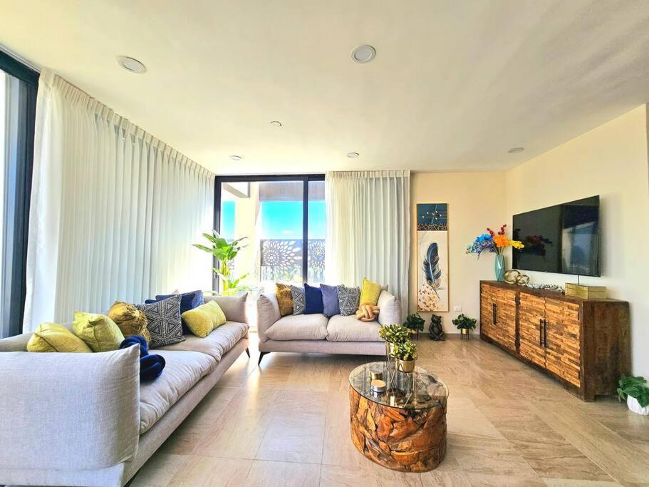Amazing Panoramic View From Penthouse In Pedregal Apartment