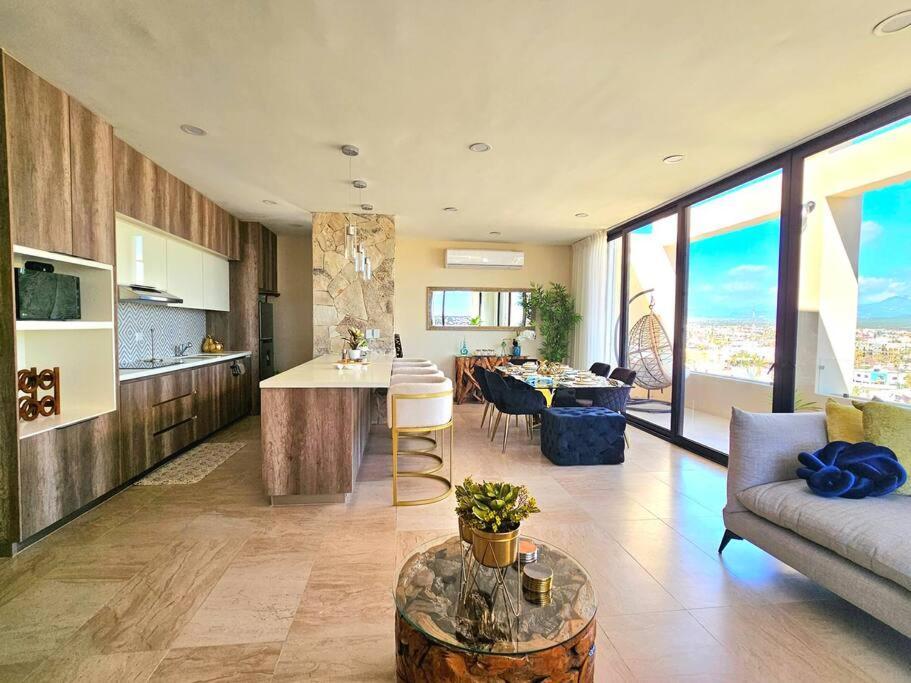 Amazing Panoramic View From Penthouse In Pedregal Apartment