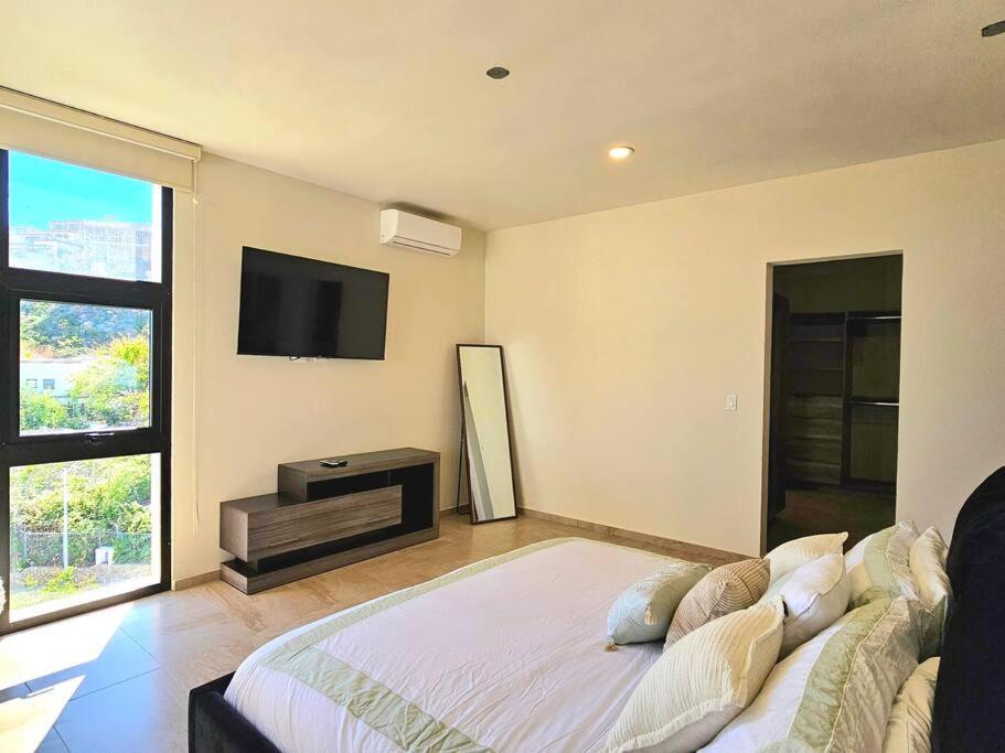 Amazing Panoramic View From Penthouse In Pedregal Apartment