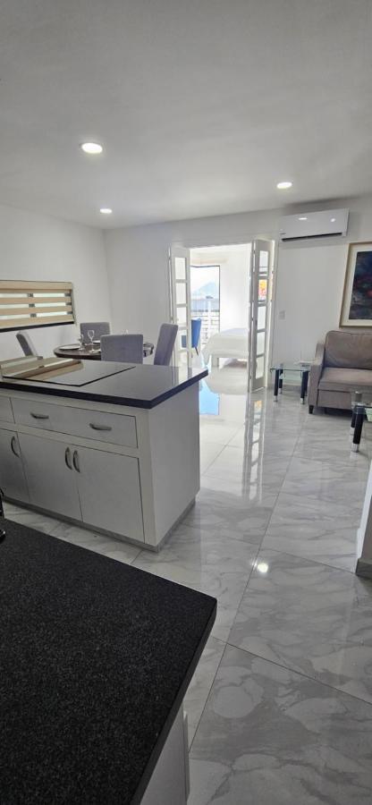 Elegant In An Upscale Building Cabo San Lucas