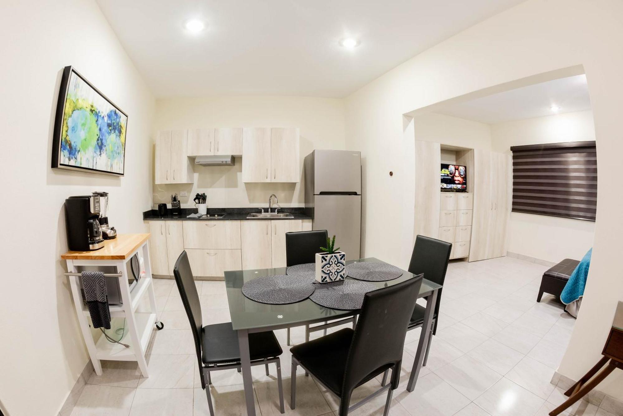 Cozy Sudio In The Heart Of Downtown. Walk Cabo #4 *