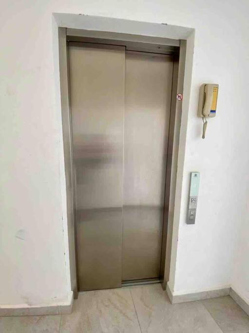 Beautiful New Sea Breeze Apartment *
