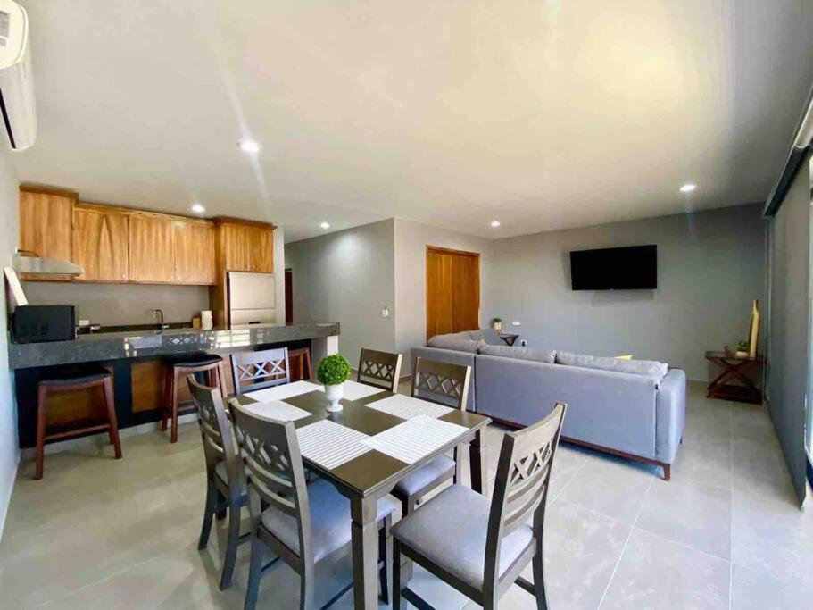 Beautiful New Sea Breeze Apartment *