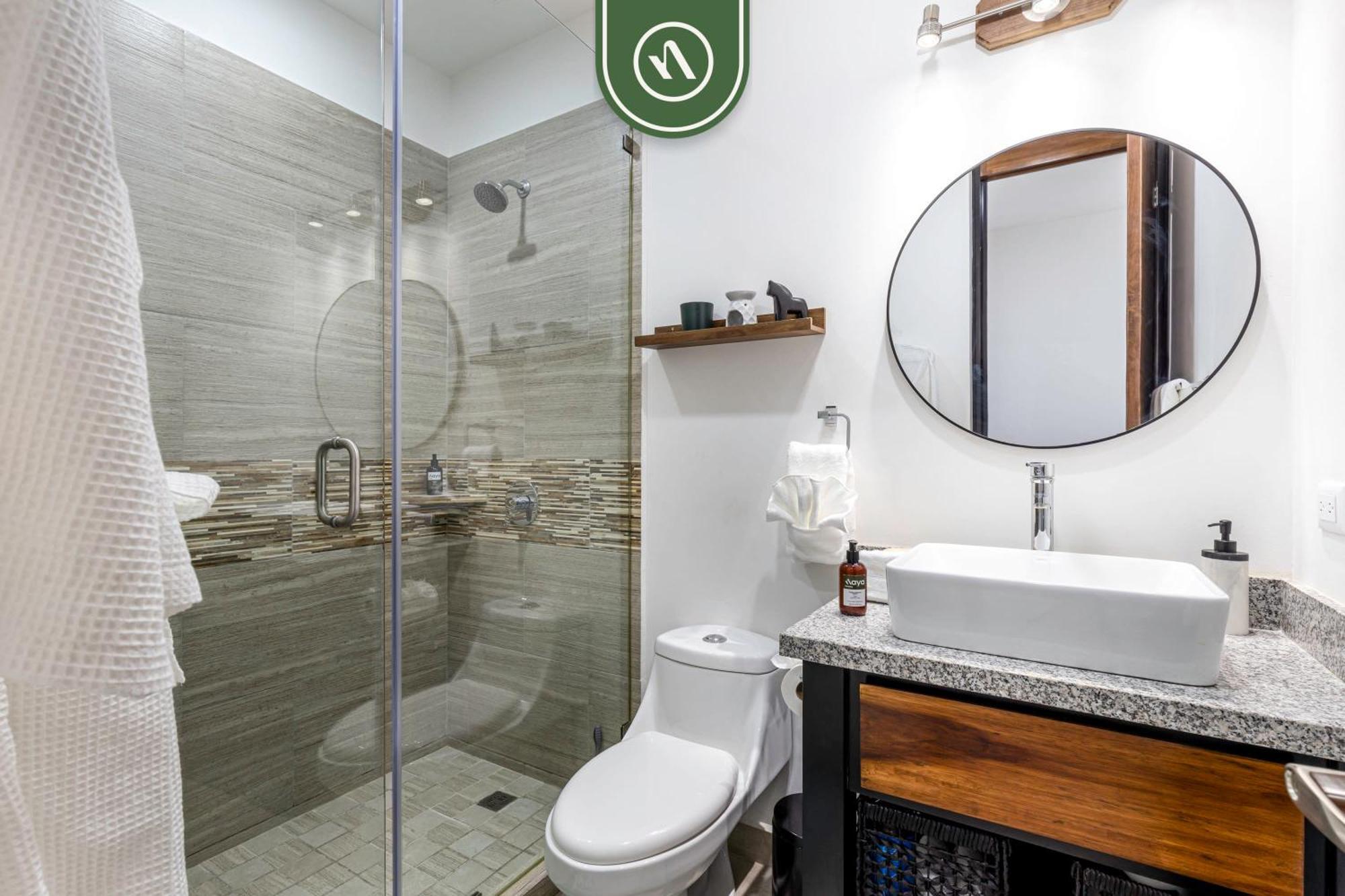 Amazing 2br With Rooftop Pool - Bbq