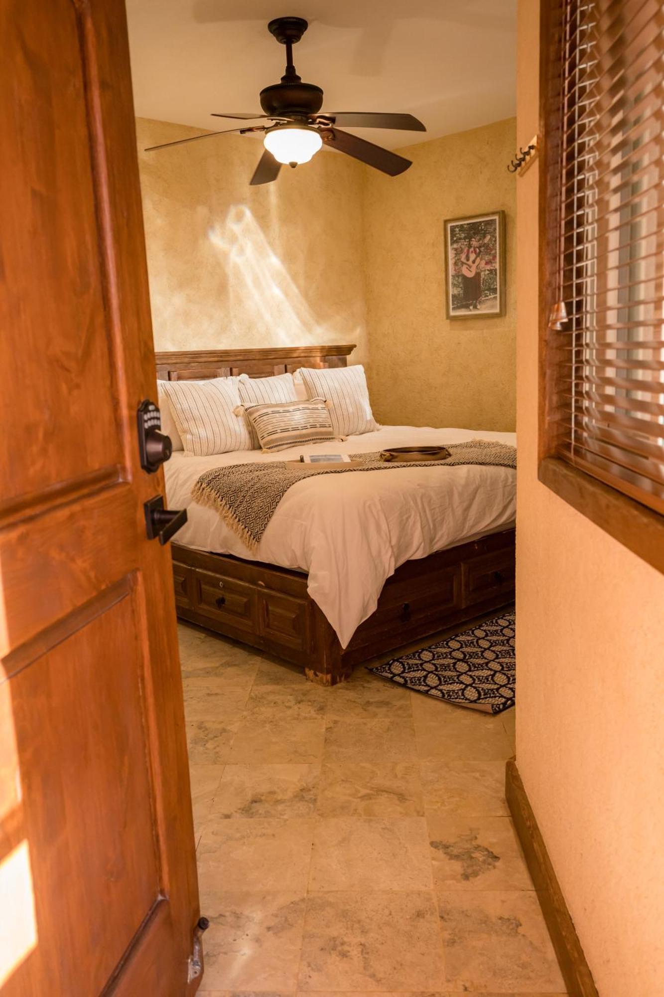 Beachside Bliss Studio, Walk To The Marina And Apartment Cabo San Lucas