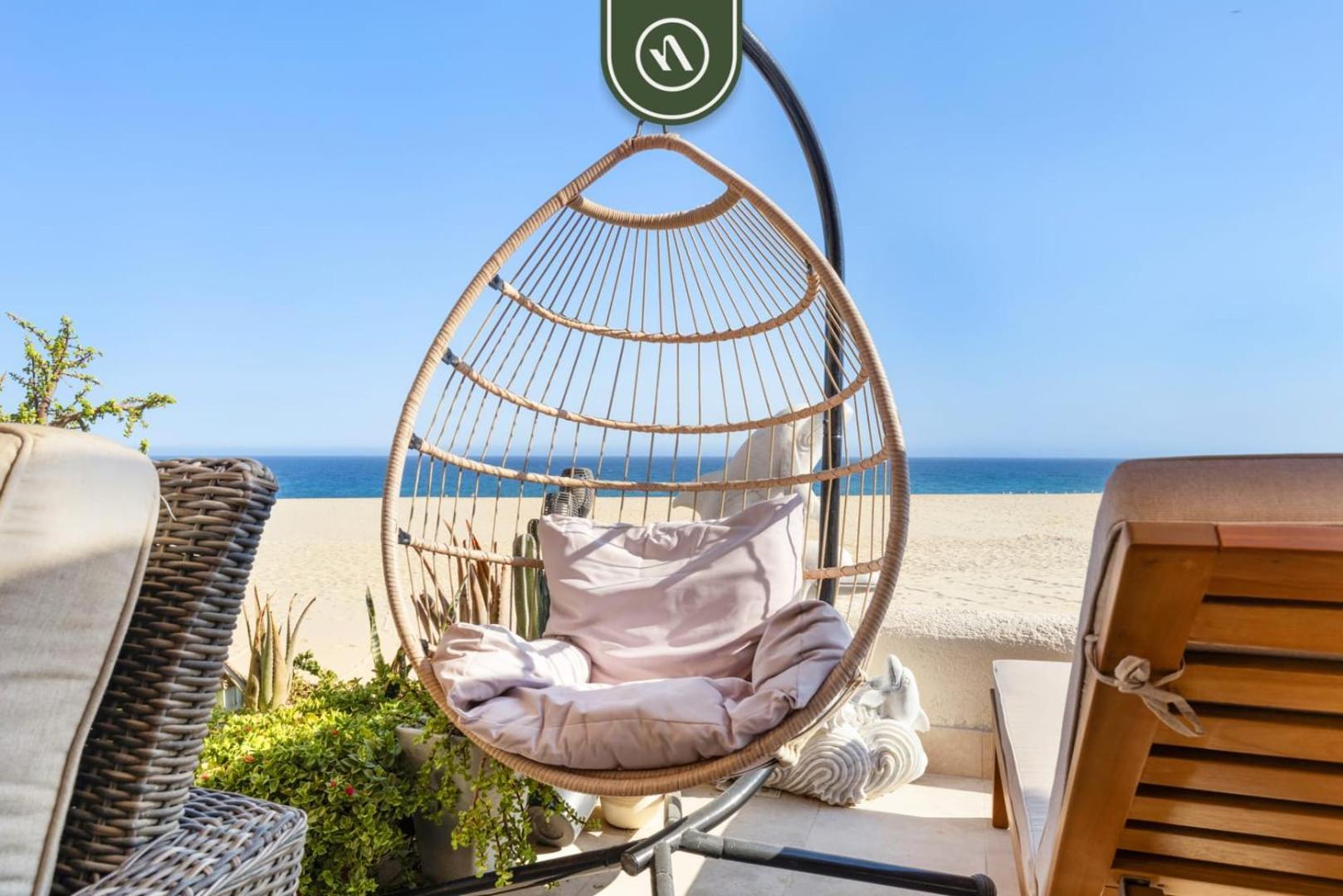 Oceanfront 3 Bedroom Right In Front Of The *
