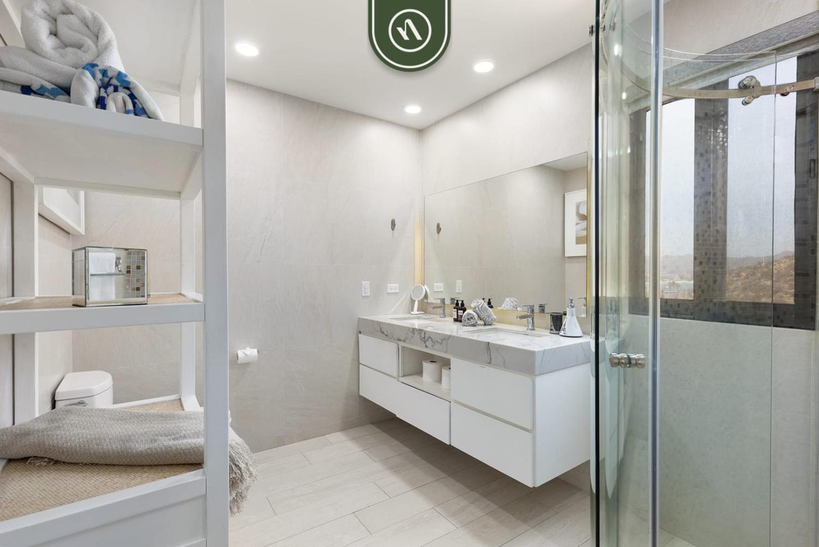 Oceanfront 1 Bedroom - Pool - - King Bed
