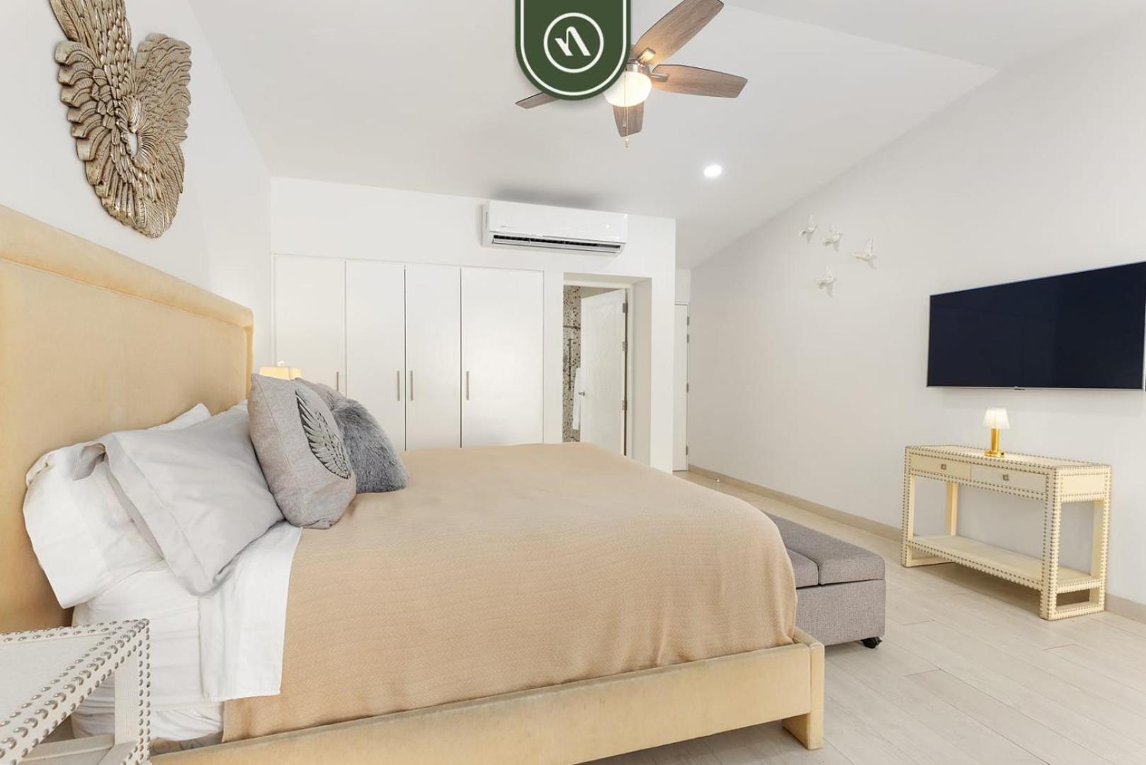 Apartment Oceanfront 1 Bedroom - Pool - - King Bed