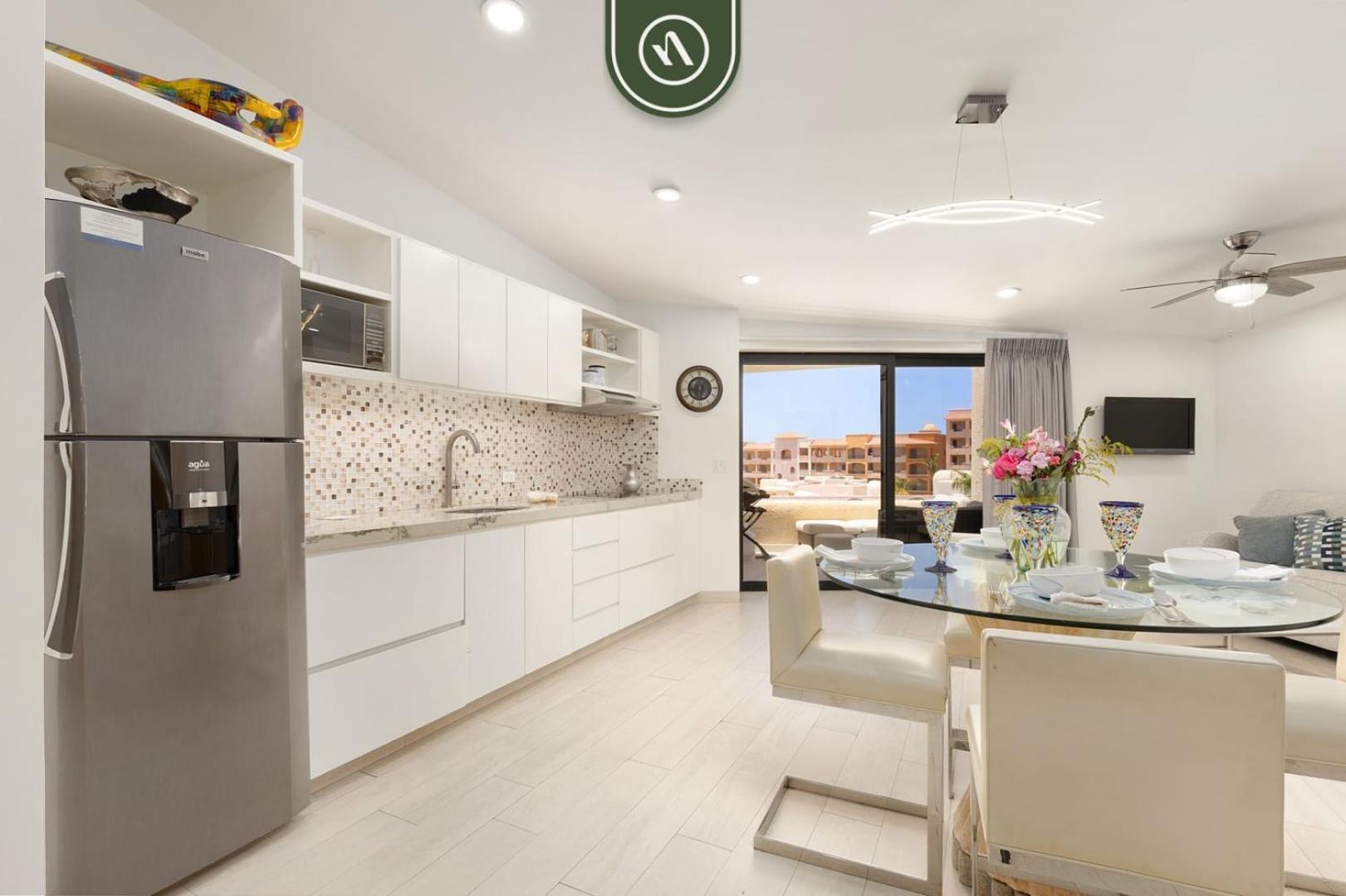 Oceanfront 1 Bedroom - Pool - - King Bed Apartment Cabo San Lucas