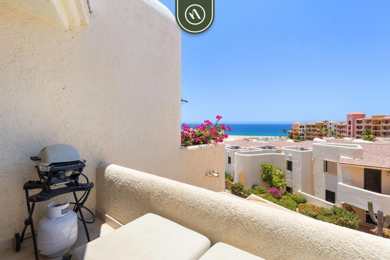 Oceanfront 1 Bedroom - Pool - - King Bed Cabo San Lucas