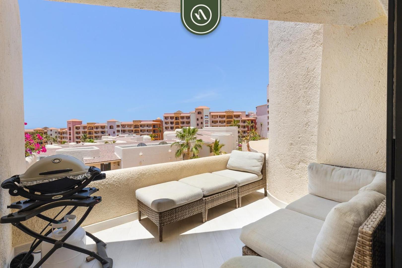 Oceanfront 1 Bedroom - Pool - - King Bed * Cabo San Lucas