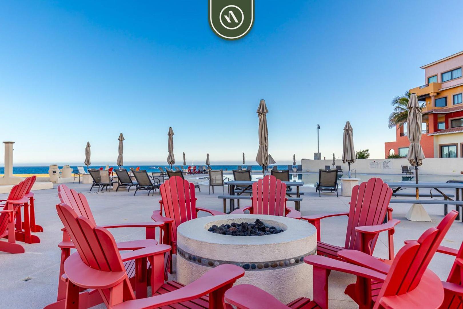 Oceanfront 1 Bedroom - Pool - - King Bed *