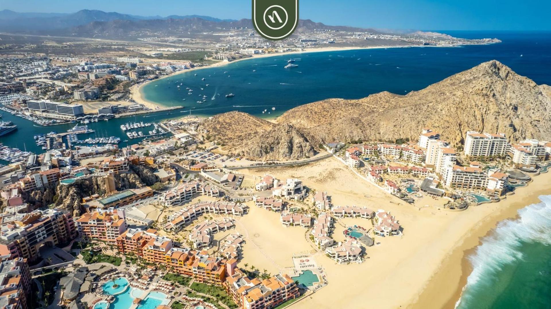Oceanfront 1 Bedroom - Pool - - King Bed Apartment *