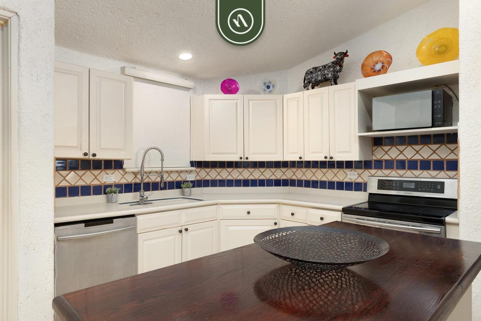 Mexican-style 3 Bedroom - Oceanfront Pool - Apartamento Cabo San Lucas