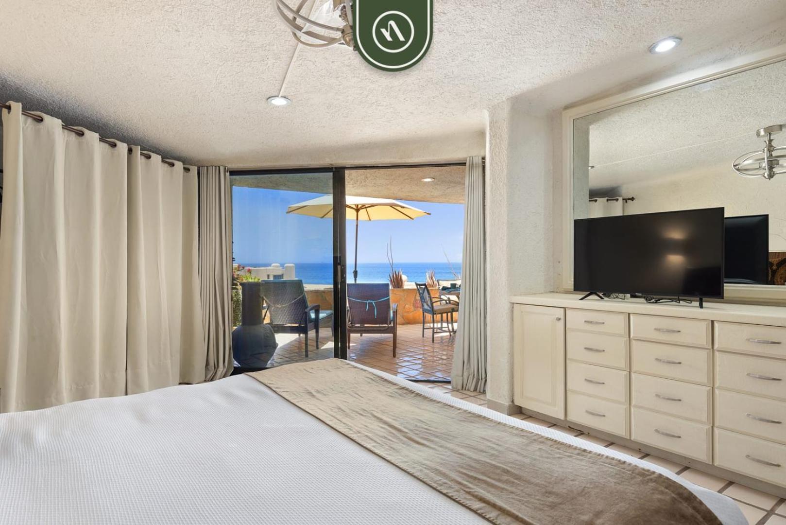 Oceanfront With Private Balcony - Pool Apartment *