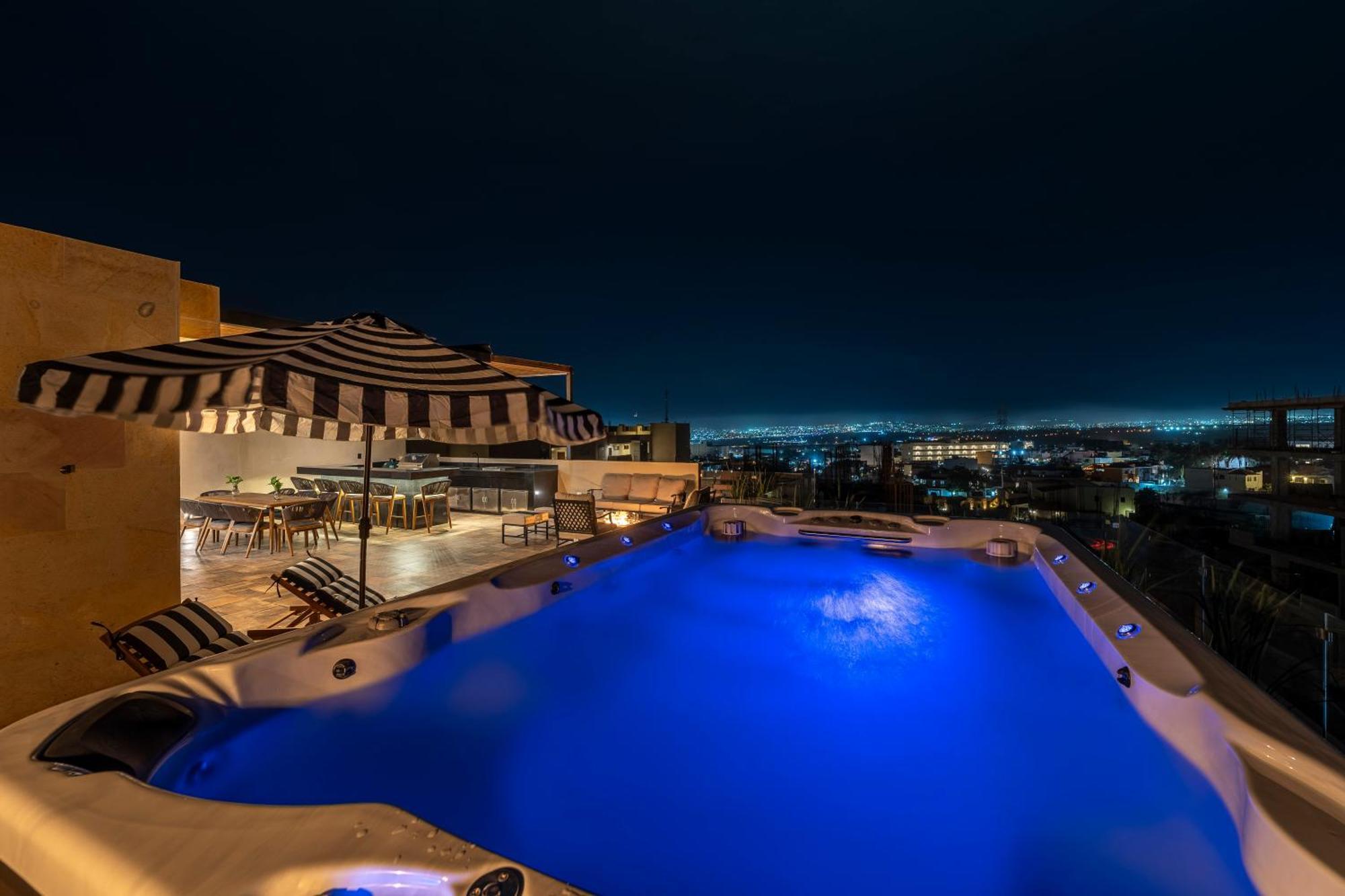 Penthouse With Private Jacuzzi In San Lucas *