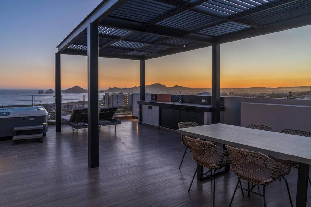 View Rooftop With Heated Jacuzzi