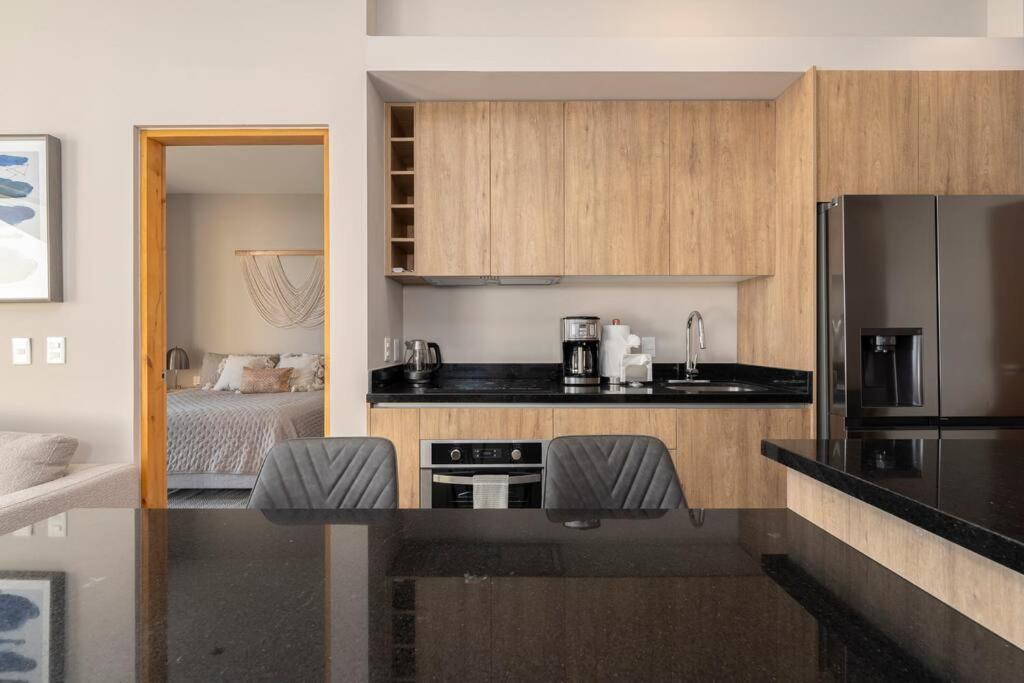 View Rooftop With Heated Jacuzzi *