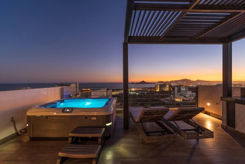 View Rooftop With Heated Jacuzzi