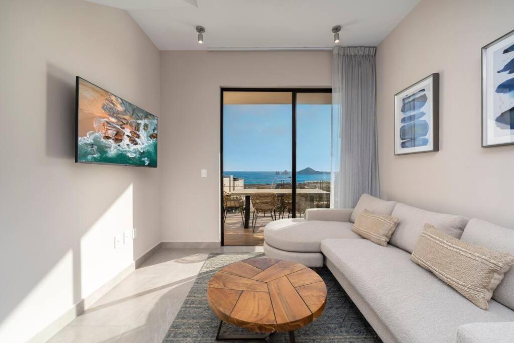 View Rooftop With Heated Jacuzzi