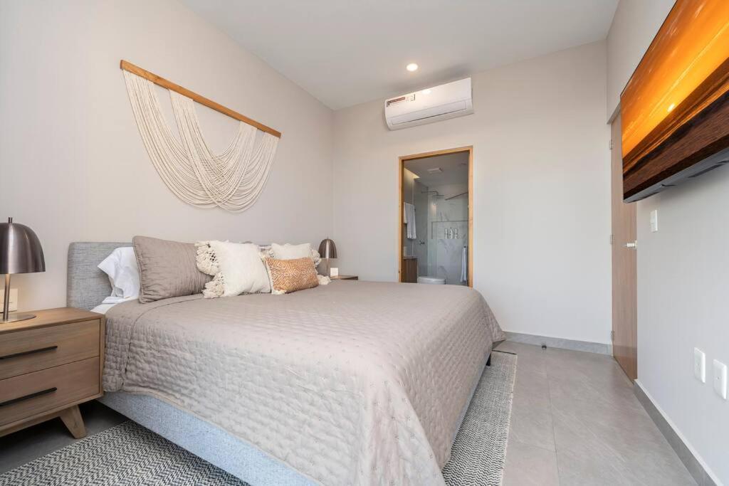 Apartment View Rooftop With Heated Jacuzzi *