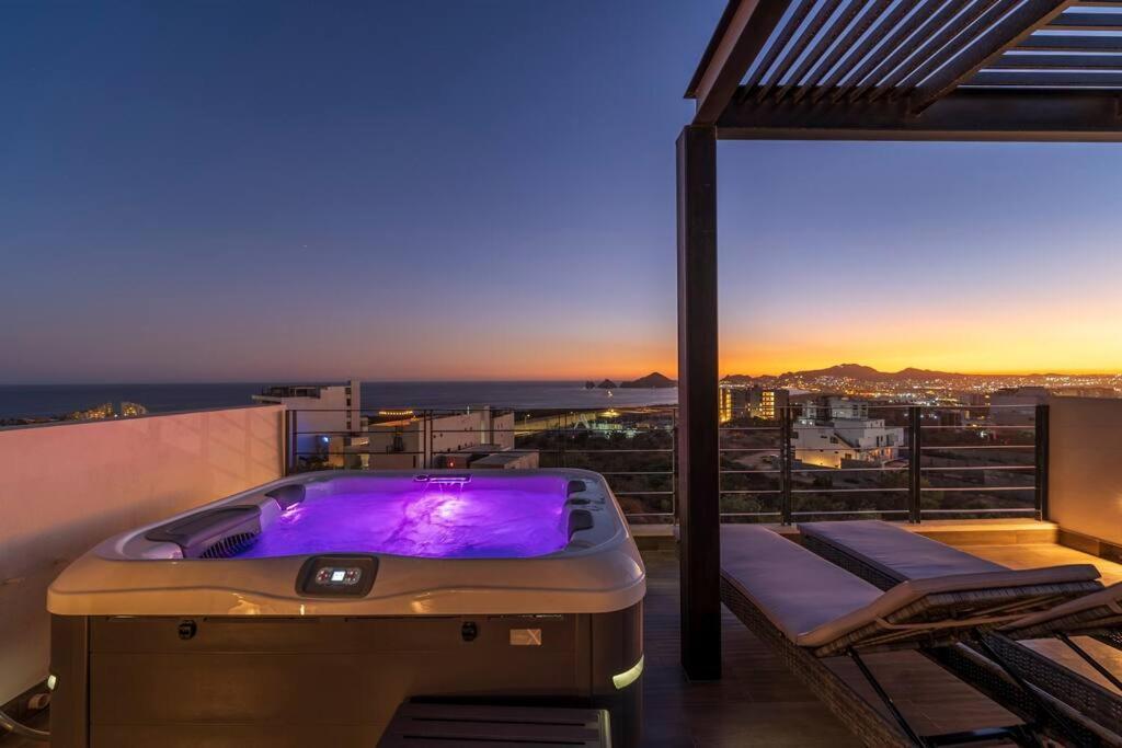 View Rooftop With Heated Jacuzzi